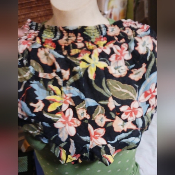 Booty shorts - Picture 2 of 3